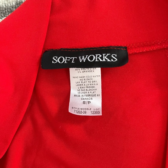 SOFT WORKS TOPPER CARDIGAN LIKE NEW CONDITION - Picture 3 of 3